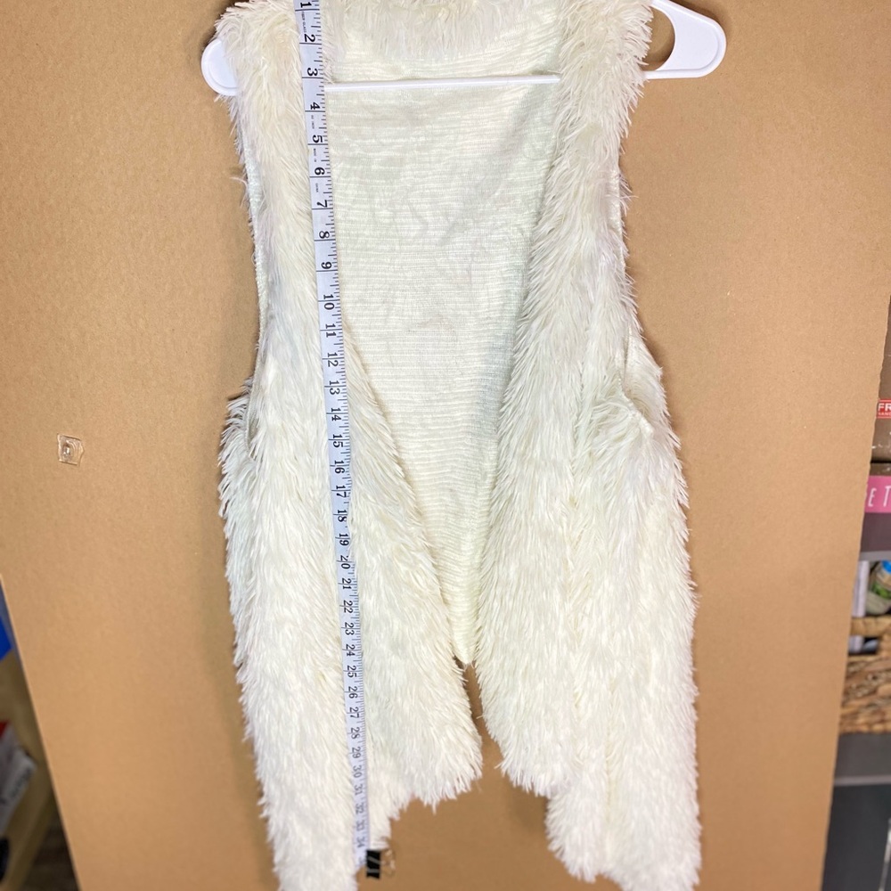 Chic Faux Fur Vest in Cream